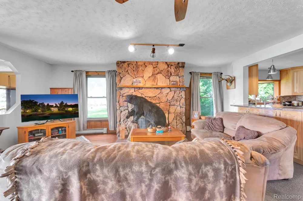 429 Edgewater Algonac City, MI 48001