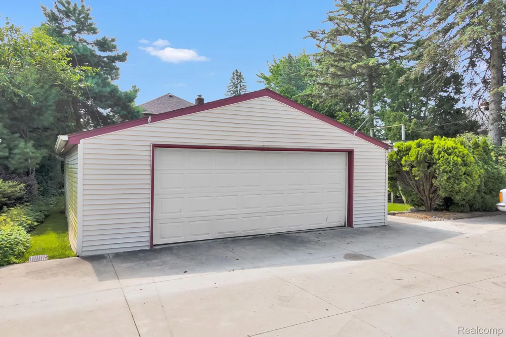 429 Edgewater Algonac City, MI 48001