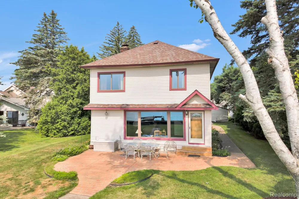 429 Edgewater Algonac City, MI 48001