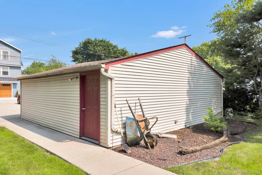 429 Edgewater Algonac City, MI 48001