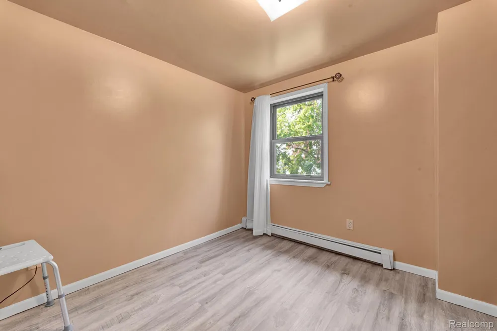 429 Edgewater Algonac City, MI 48001