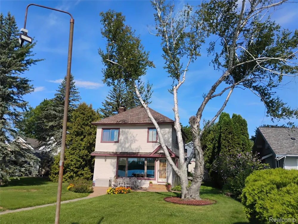 429 Edgewater Algonac City, MI 48001