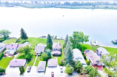429 Edgewater