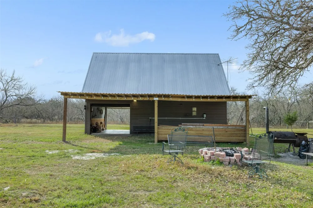 1820 South Old Smithville Road Flatonia, TX 78941