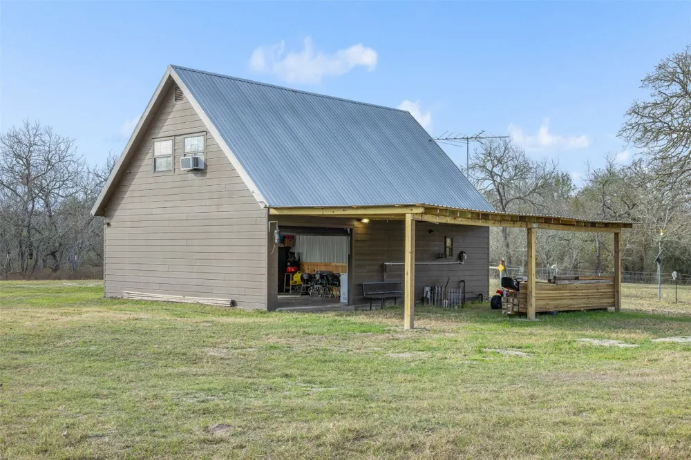 1820 South Old Smithville Road Flatonia, TX 78941