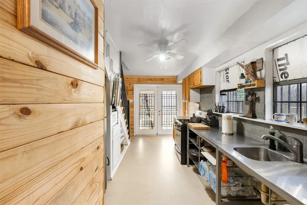 1820 South Old Smithville Road Flatonia, TX 78941