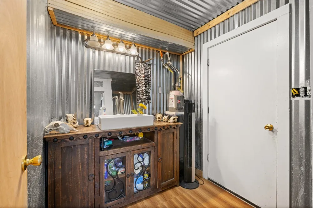 1820 South Old Smithville Road Flatonia, TX 78941