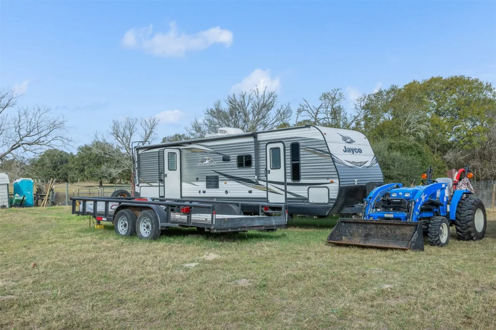 1820 South Old Smithville Road Flatonia, TX 78941