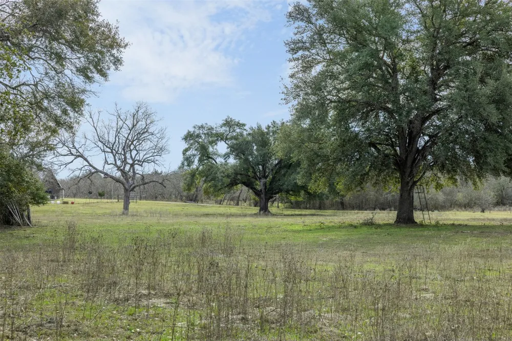 1820 South Old Smithville Road Flatonia, TX 78941