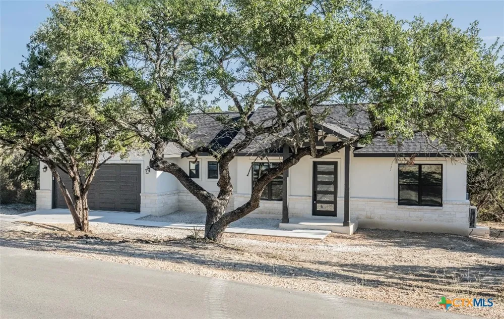 1229 Stallion Springs Drive Fischer, TX 78623