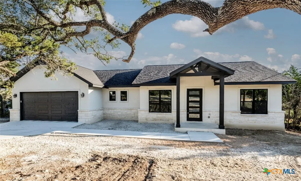 1229 Stallion Springs Drive Fischer, TX 78623