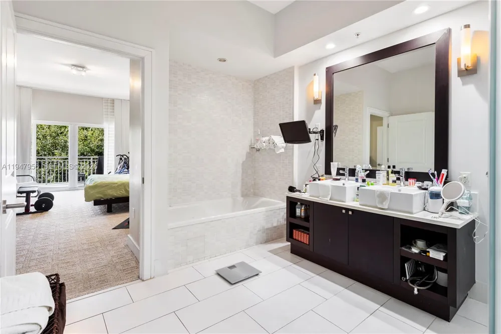 5300 NW 87Th Ave #1212 Doral, FL 33178