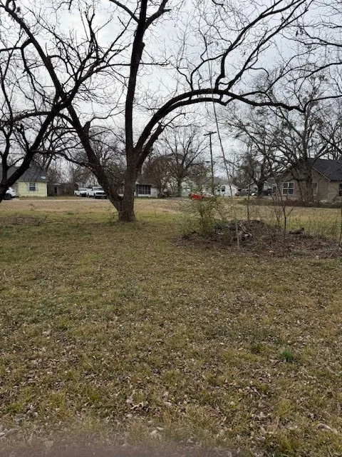 818 W 9th Street Bonham, TX 75418