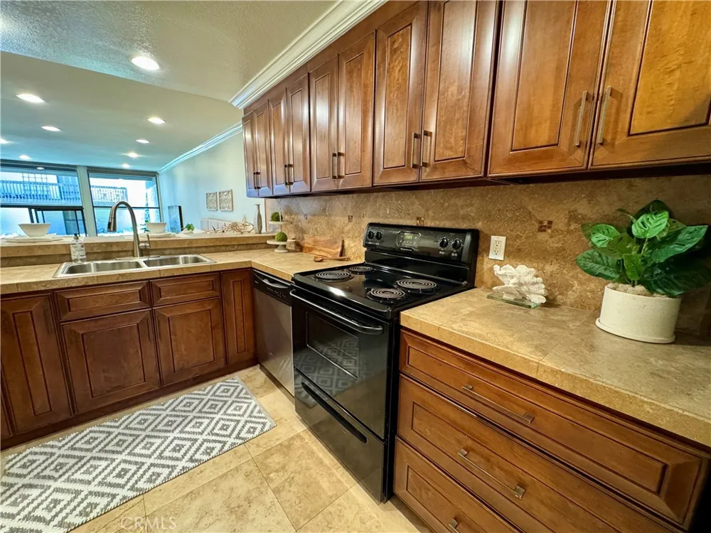 5104 Marina Pacifica Drive S Long Beach, CA 90803