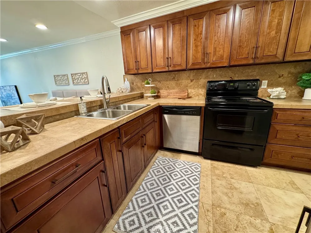 5104 Marina Pacifica Drive S Long Beach, CA 90803