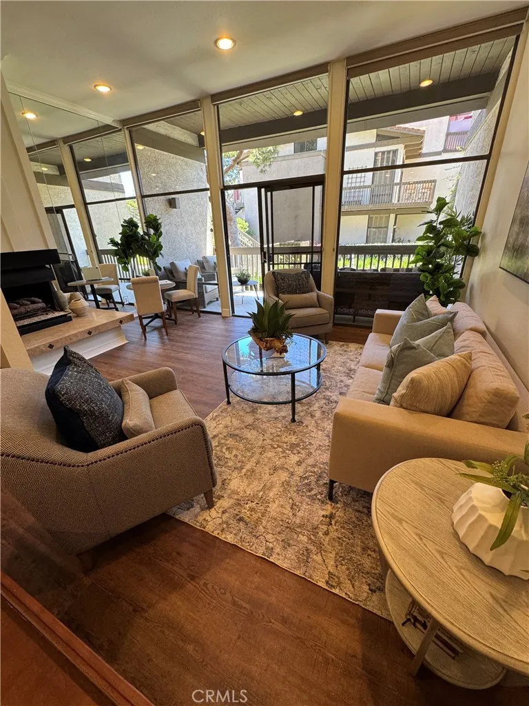 5104 Marina Pacifica Drive S Long Beach, CA 90803