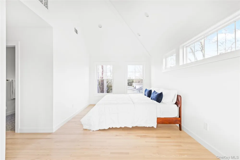 21 Howells Point Road Bellport Village, NY 11713