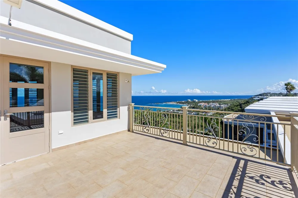 10 URB MIRADOR DEL CIELO Isabela, PR 00662