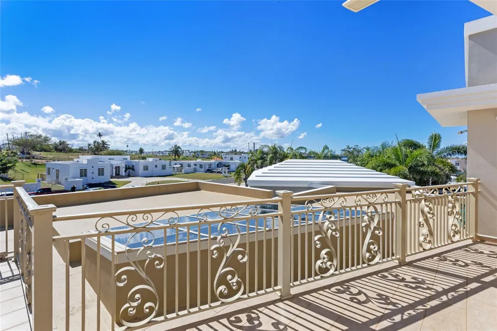 10 URB MIRADOR DEL CIELO Isabela, PR 00662