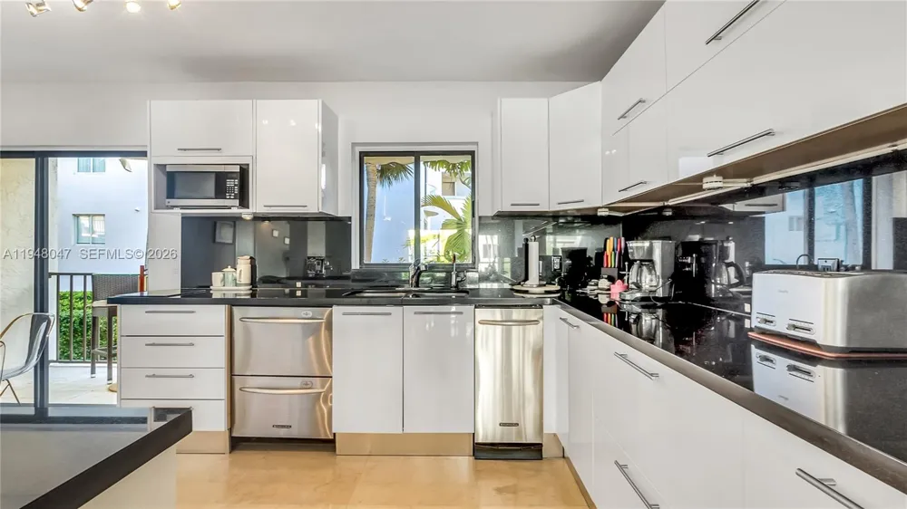 10090 Bay Harbor Ter #10090 Bay Harbor Islands, FL 33154