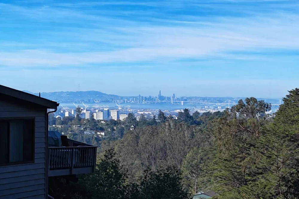 6059 Girvin Dr Oakland, CA 94611