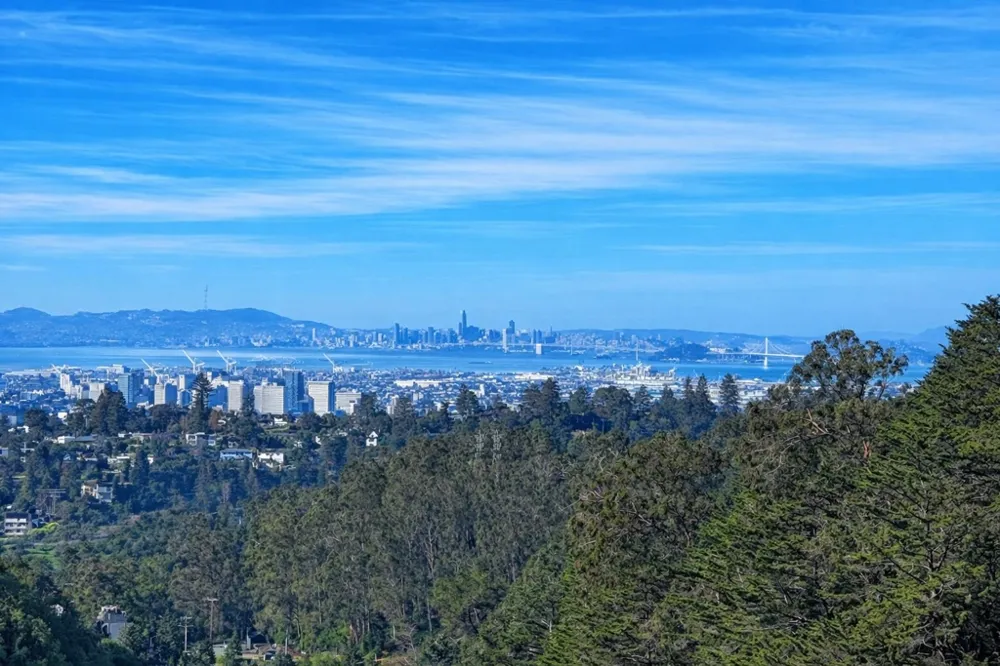 6059 Girvin Dr Oakland, CA 94611
