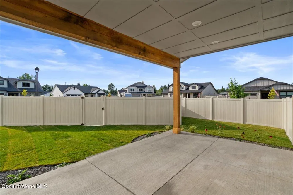 9262 Secretariat Lane Hayden, ID 83835
