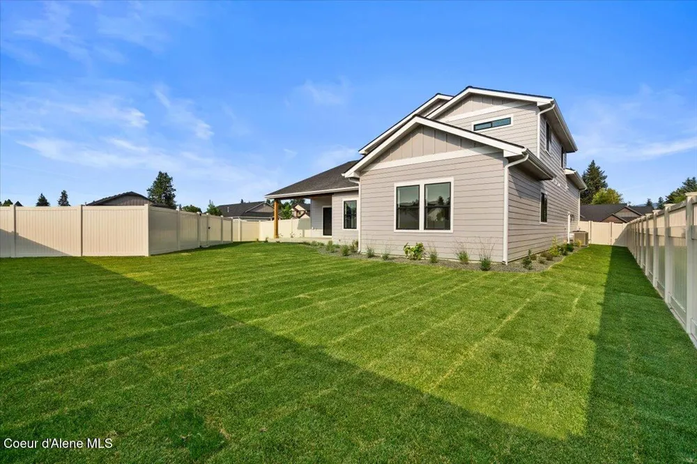 9262 Secretariat Lane Hayden, ID 83835