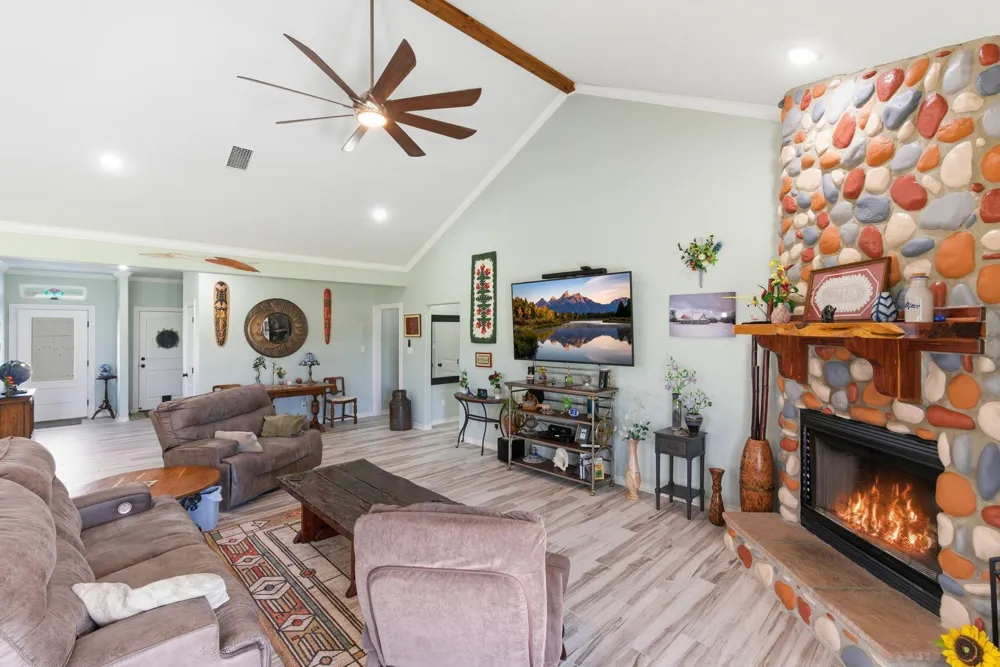 11592 Tailslide Drive Berryville, TX 75763