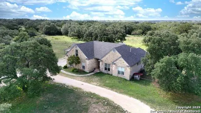 370 Pr 3502 Hondo, TX 78861