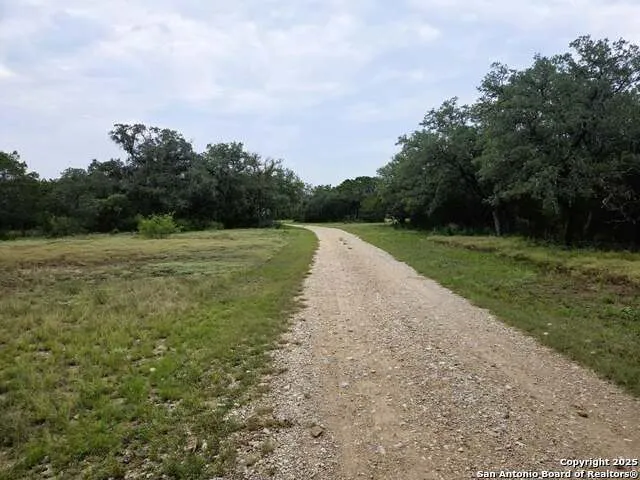 370 Pr 3502 Hondo, TX 78861