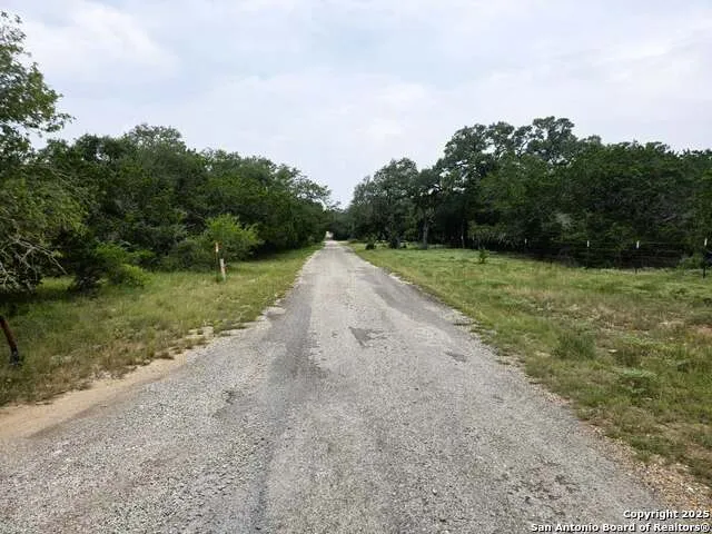 370 Pr 3502 Hondo, TX 78861