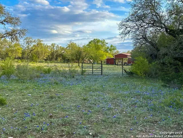 370 Pr 3502 Hondo, TX 78861