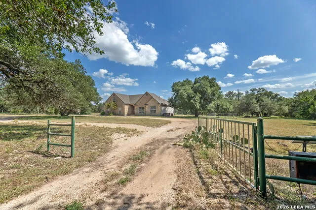 370 Pr 3502 Hondo, TX 78861
