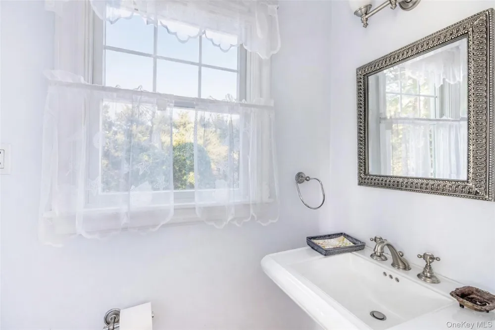 435 Luptons Point Road Mattituck, NY 11952