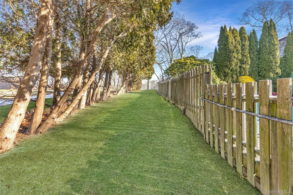 435 Luptons Point Road Mattituck, NY 11952
