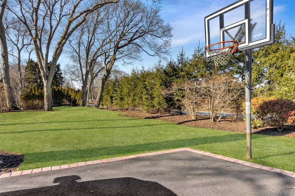 435 Luptons Point Road Mattituck, NY 11952