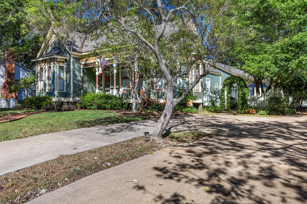 203 E Dixon Street Jefferson, TX 75657
