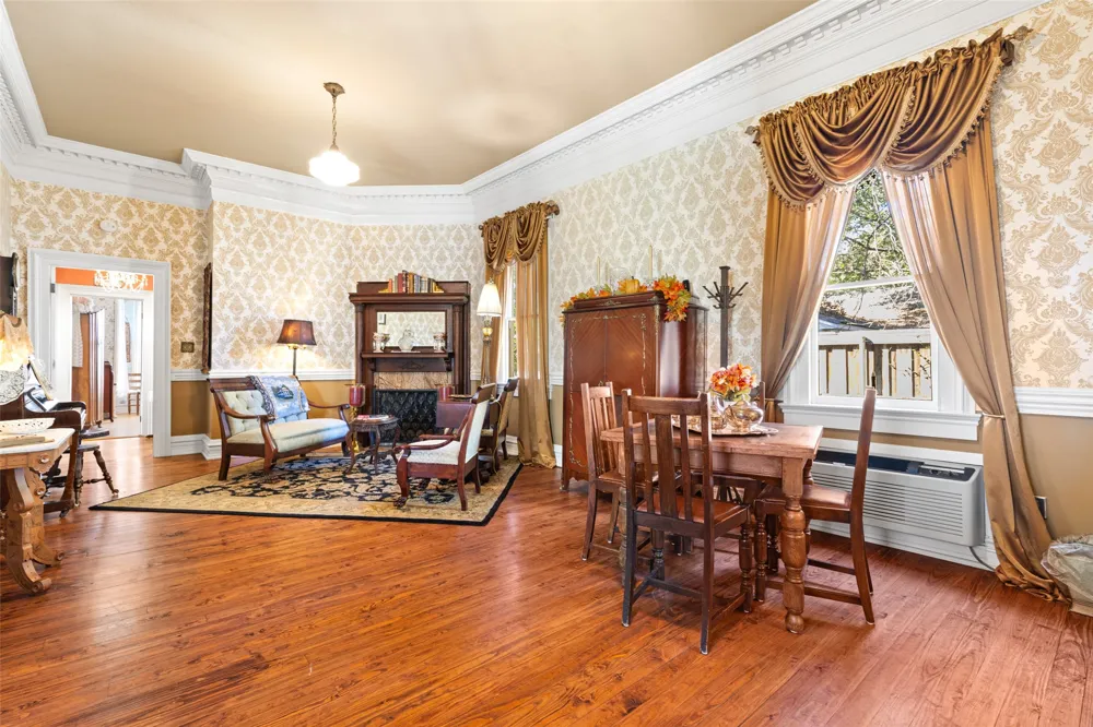 203 E Dixon Street Jefferson, TX 75657