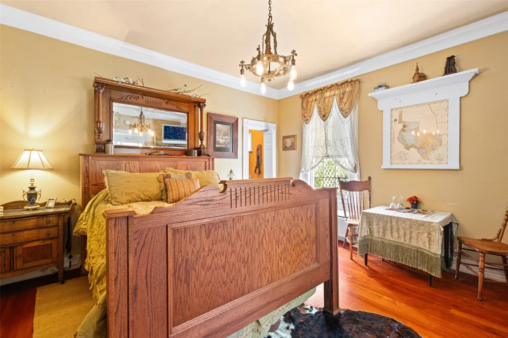 203 E Dixon Street Jefferson, TX 75657