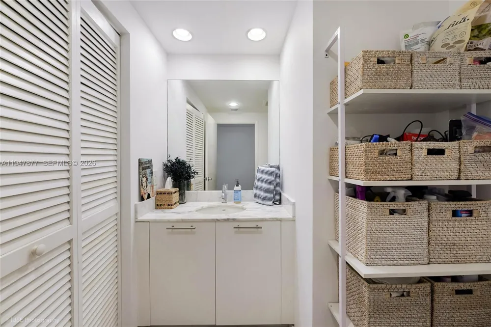 951 Brickell Ave #1110 Miami, FL 33131