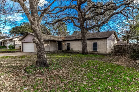 2108 Warwick Drive
