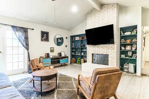 2108 Warwick Drive