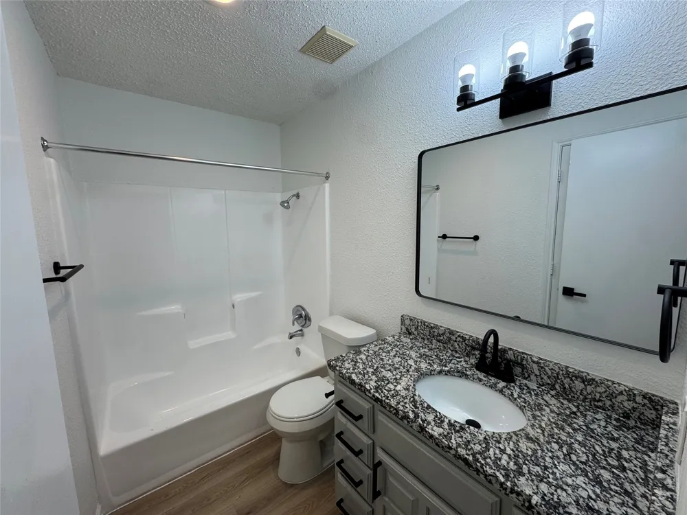 762 E Warrior Trail #D Grand Prairie, TX 75052