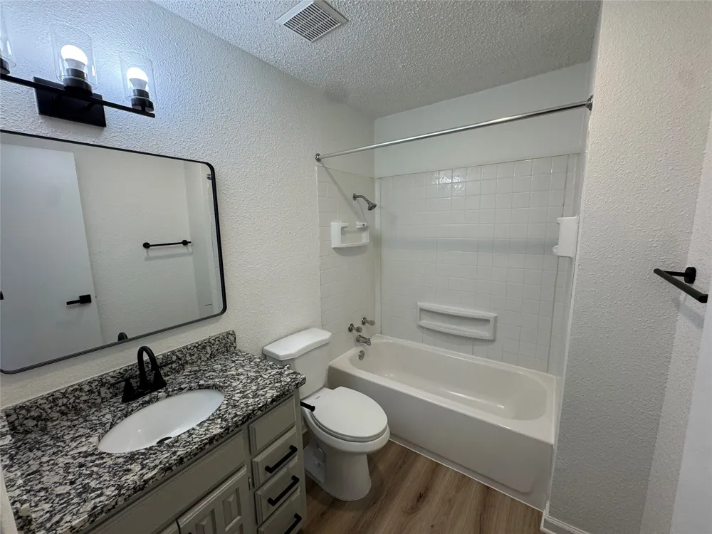 762 E Warrior Trail #D Grand Prairie, TX 75052