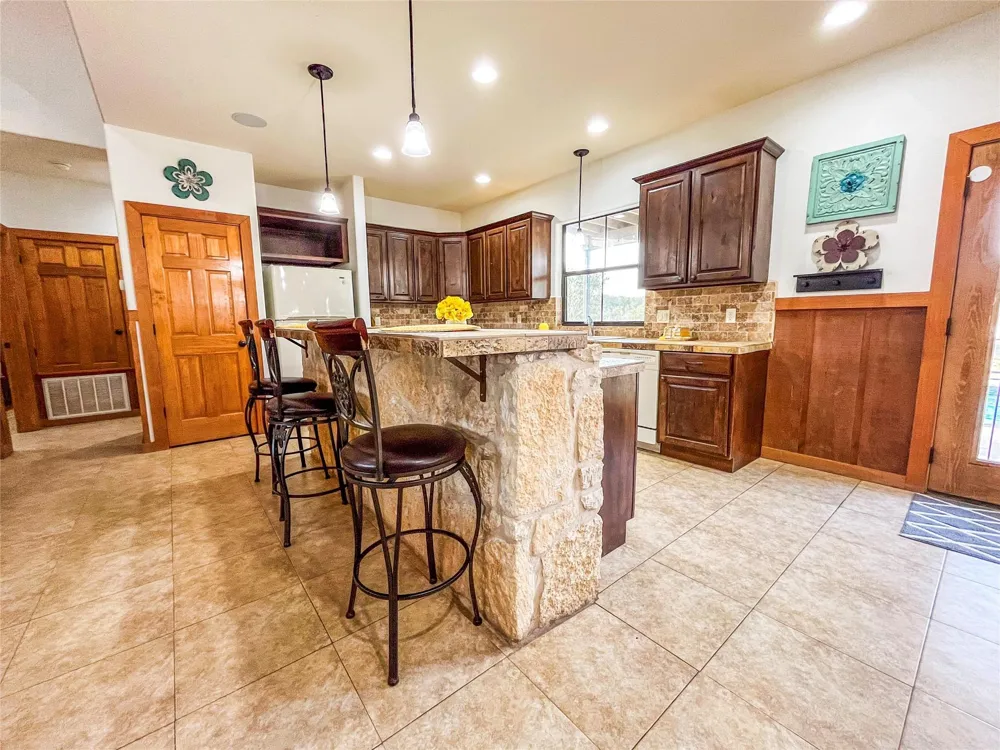 770 Tierra Linda Dr Concan, TX 78838