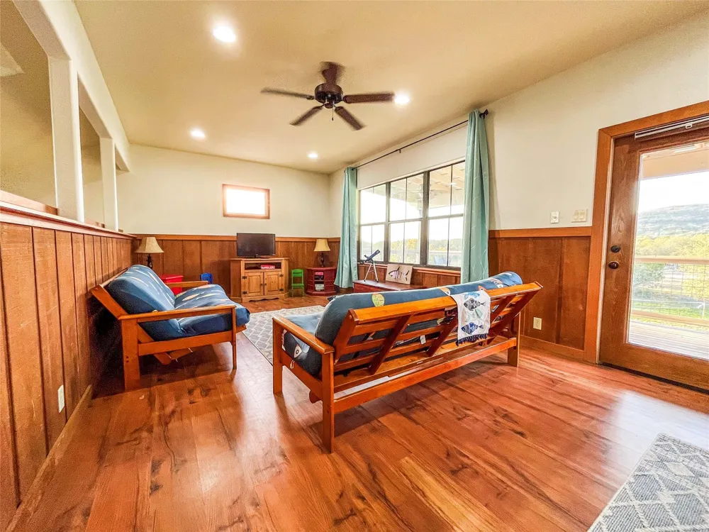 770 Tierra Linda Dr Concan, TX 78838
