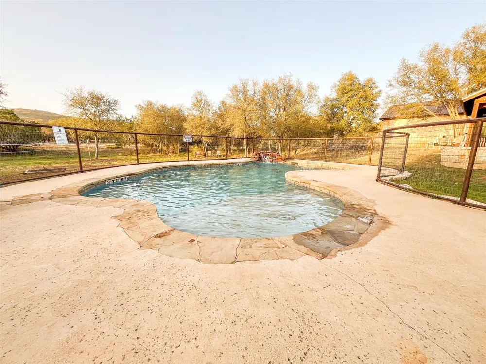 770 Tierra Linda Dr Concan, TX 78838