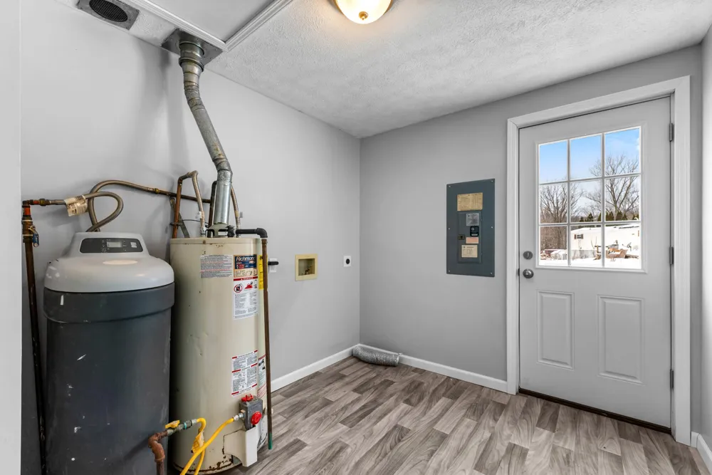 2340 E Mosherville Road Jonesville, MI 49250