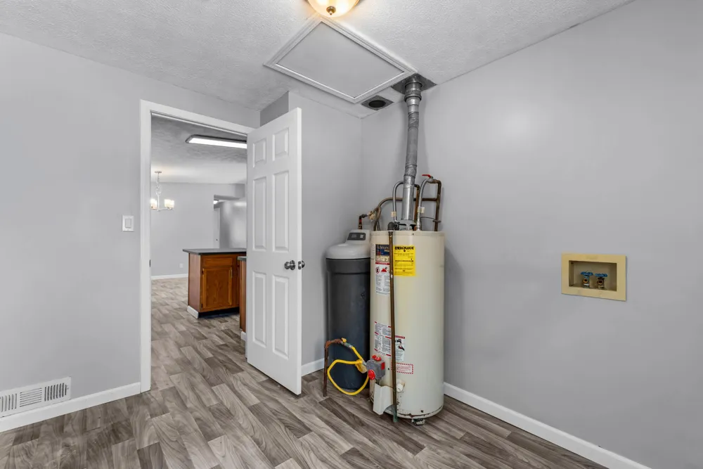 2340 E Mosherville Road Jonesville, MI 49250